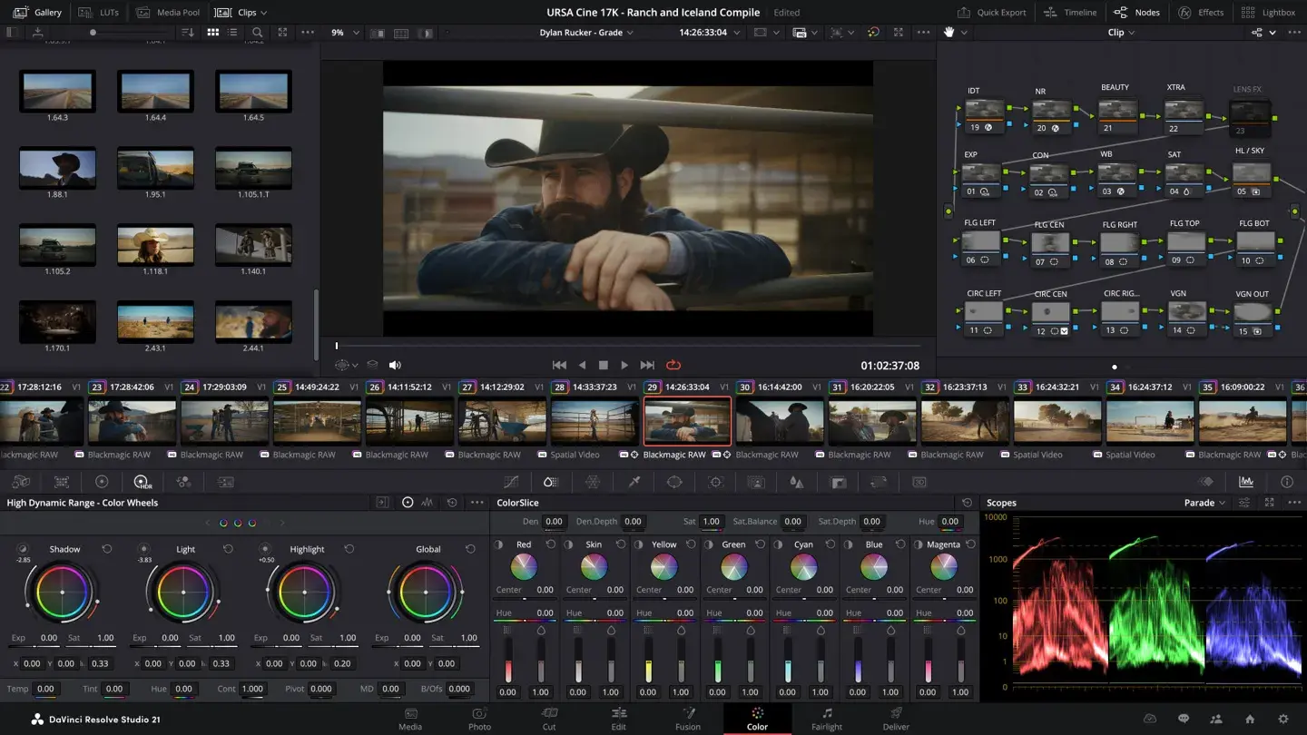 DaVinci Resolve 21 Color 调色页界面（官网产品图）